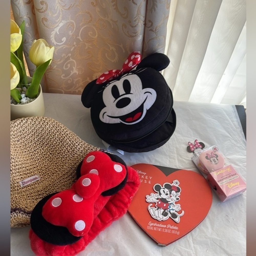DISNEY 🔥 Beauty BUNDLE!
